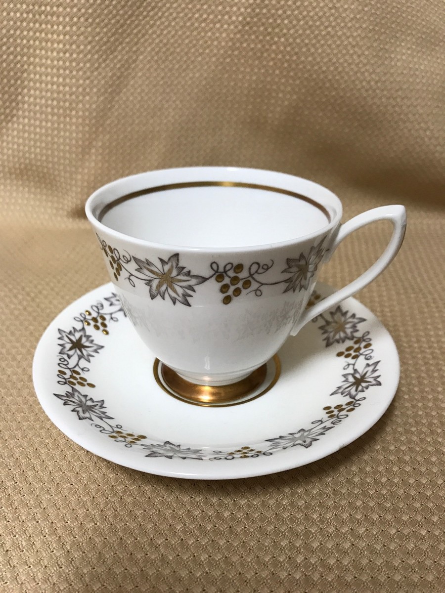 BEAUTIFUL VINTAGE ROYAL ALBERT 
