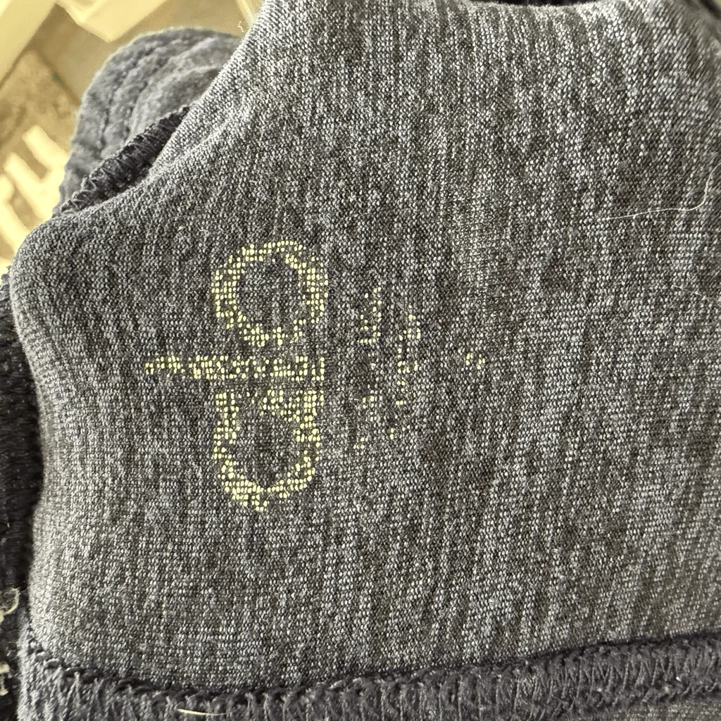 alo-yoga cropped pants