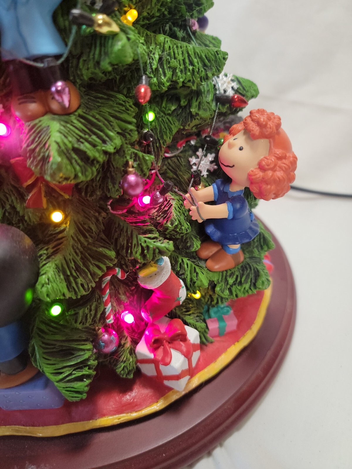 Danbury Mint The Peanuts Christmas Tree Lights Up Charlie Brown Snoopy