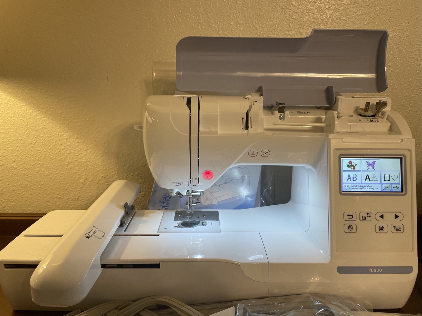 Brother PE800 Embroidery Machine (Barely Used) AMAZING CONDITION