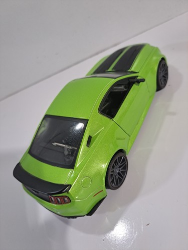 Maisto 1:24 Die Cast 2014 Ford Mustang GT Coupe Muscle Car - Picture 4 of 12