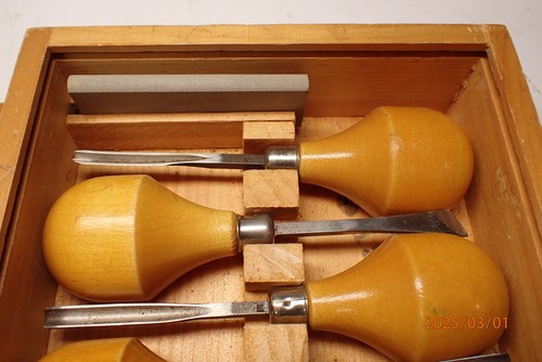 VINTAGE MILLERS FALLS NO. 107 CARVING CHISEL SET W/ CASE AND STONE WOODWORKING - Picture 4 of 10