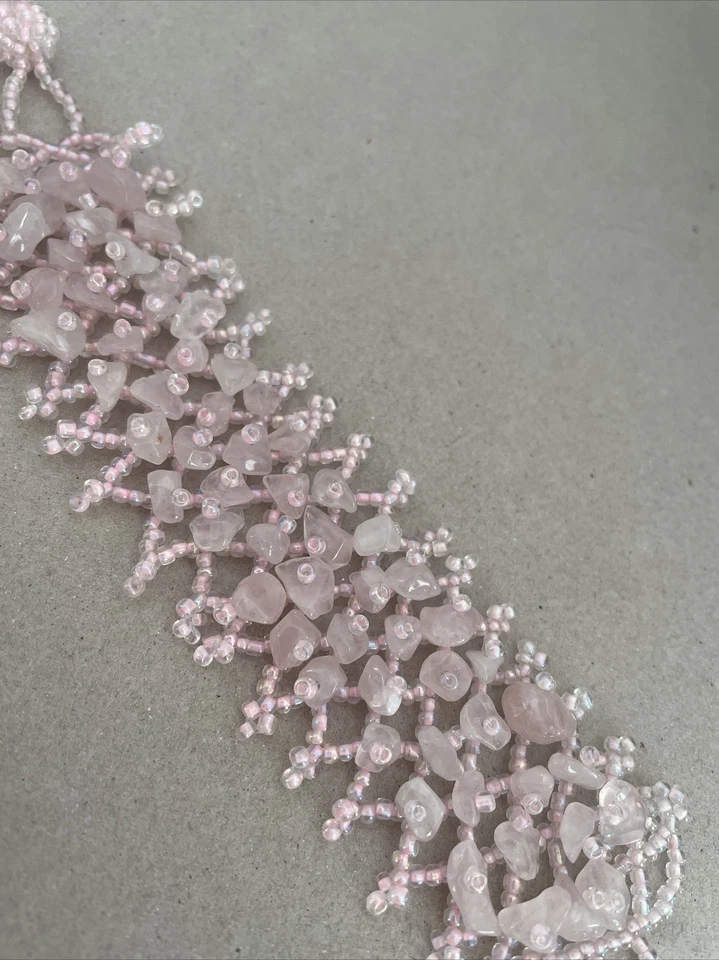 Pulsera de cuentas rosa con astillas de piedra de cuarzo rosa y cuentas de cristal rosa. 7"" Foto 2 de 4