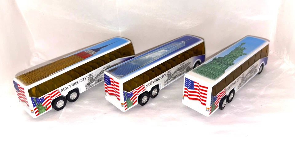 Autobús de Nueva York con Estatua de la Libertad, Edificio Empire St o Torre de la Libertad - Acción de retirada Foto 2 de 4