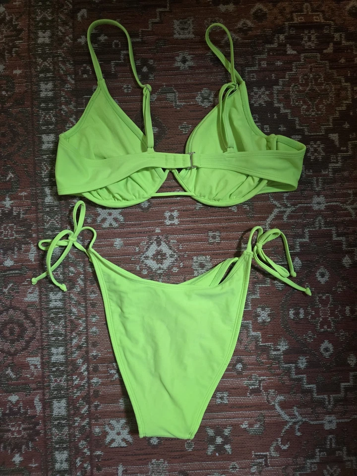 Bikini para mujer Xhilaration, top XL verde neón, parte inferior M Foto 2 de 4