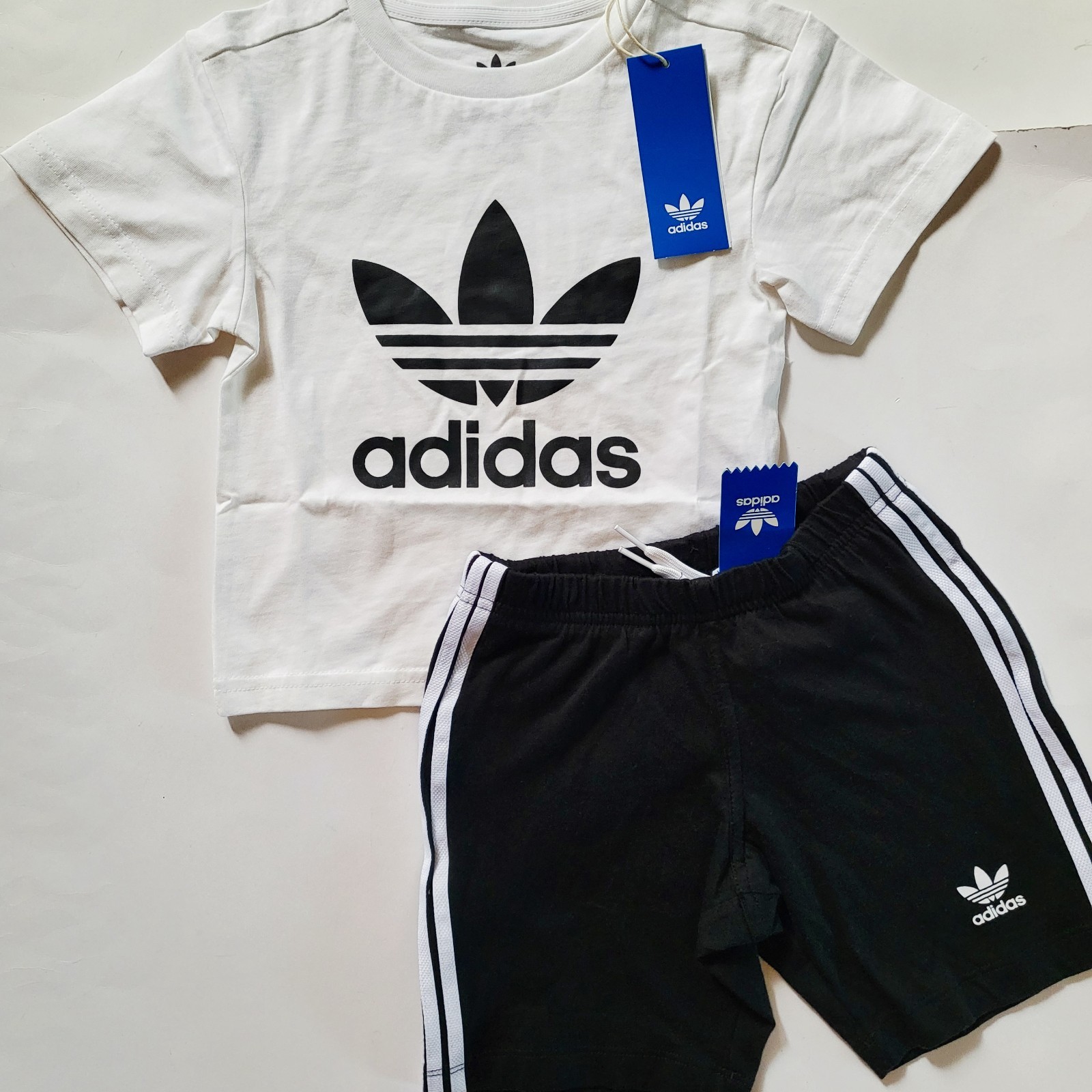 Adidas Originals Toddler boy 2-piece shorts Set T-shirt Size 4T White Black