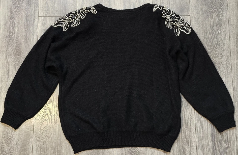 Женский свитер Roberta Di Castelli с бисером на плечах с длинным рукавом черный размер 22/24 - Изображение 2 из 4