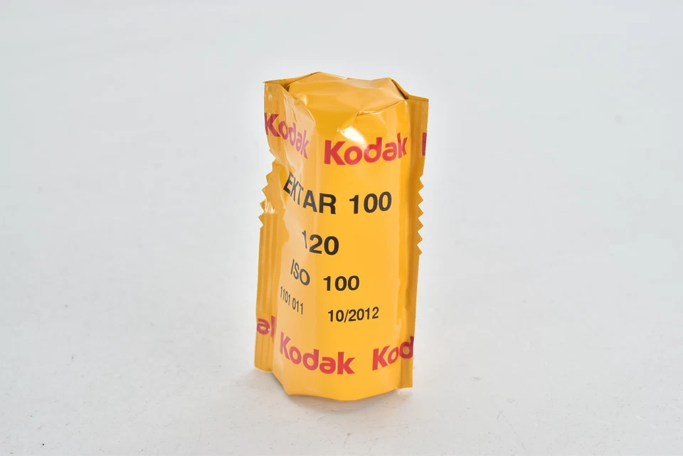 Brand New 1Pcs Kodak Ektar 100 ISO Color Negative Film 120 Medium Format 10/2012 - Image 2 of 4
