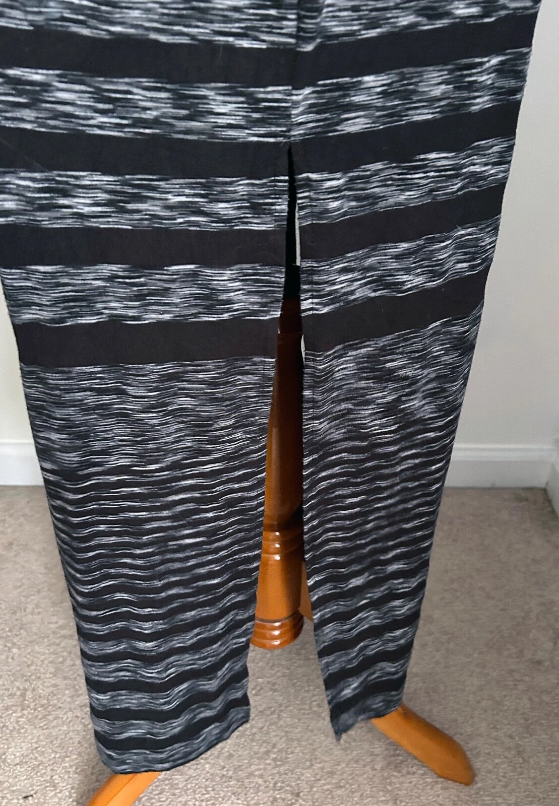 Maxi abito Michael Kors nero e grigio a righe con spacchi manica corta piccolo