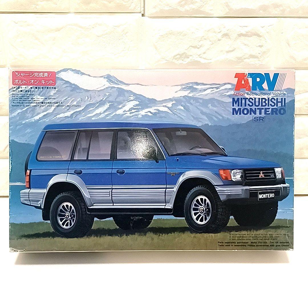 自動車 MITSUBISHI MONTERO SR 1/24 MODEL KIT MITSUBISHI MONTERO SR 1/24 MODEL KIT