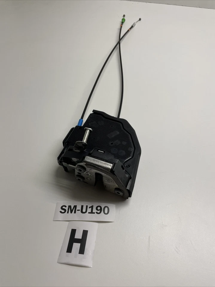 Toyota Prius C 2014 cerradura puerta trasera izquierda actuador pestillo OEM Foto 2 de 4