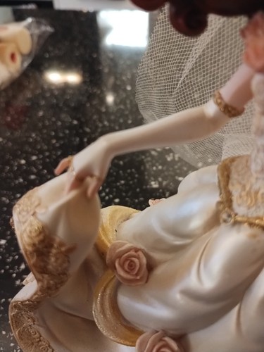 Absolutely Stunning Figurine Of Belle In Her Wedding Gown With Veil. Disney. - Picture 6 of 12