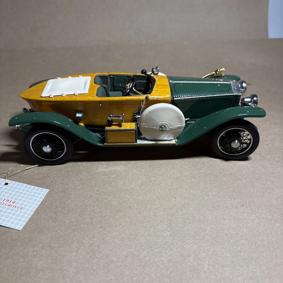 Franklin Mint 1914 Rolls Royce "Silver Ghost" Diecast  & Wood 1:24 - Image 3 of 4