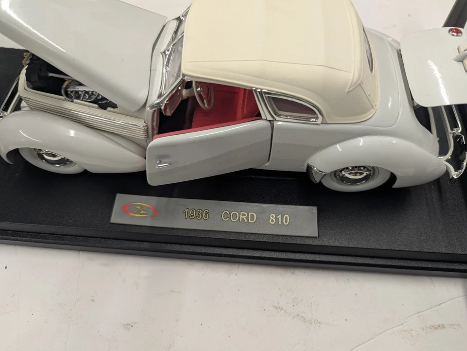 Cord 810 1936 cupé amarillo con tapa crema e interior rojo modelo diecast 1/18 Foto 2 de 4