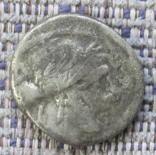 Republikanischer Silberdenar CLAUDIA 15 42BC