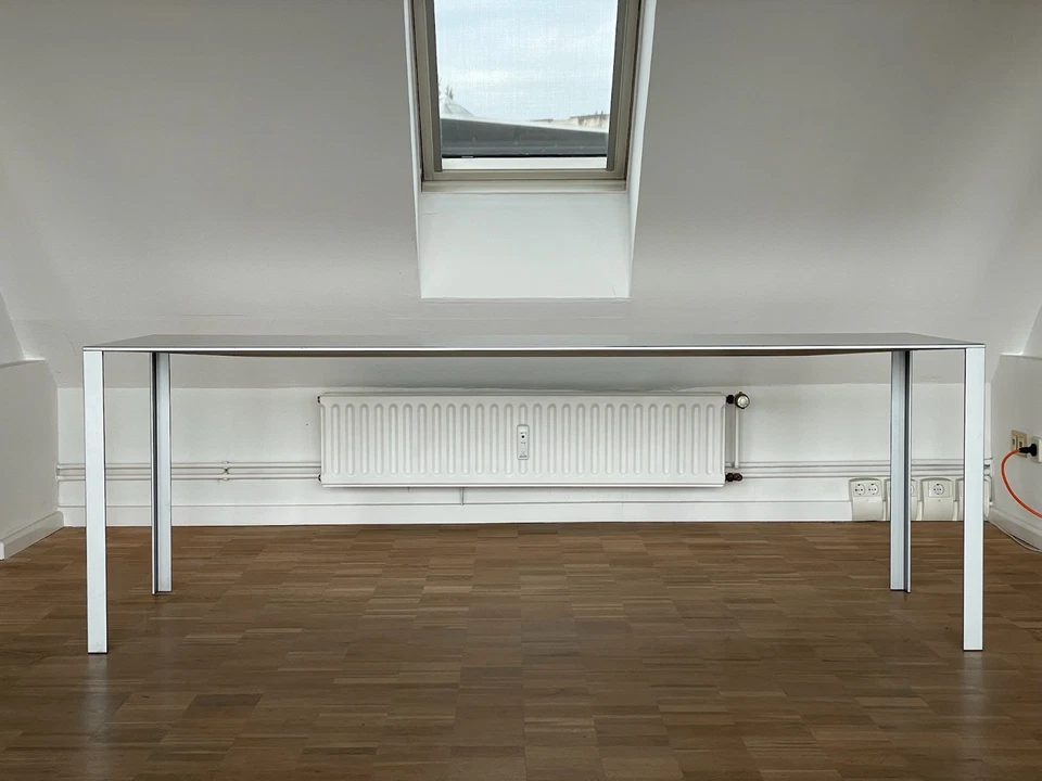 Designer-Tisch / Schreibtisch LESS von Jean Nouvel, Industriell, Minimalistisch - Bild 3 von 4