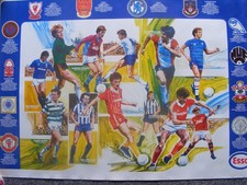 poster vintage esso benzina anni 70/80 squadre di calcio. potrebbe essere con distintivo in lamina di latta