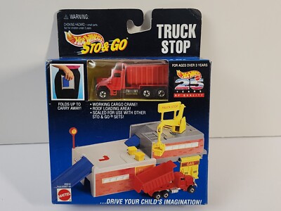 1994 Hot Wheels Sto & Go Truck Stop & Red Dumptruck / A16