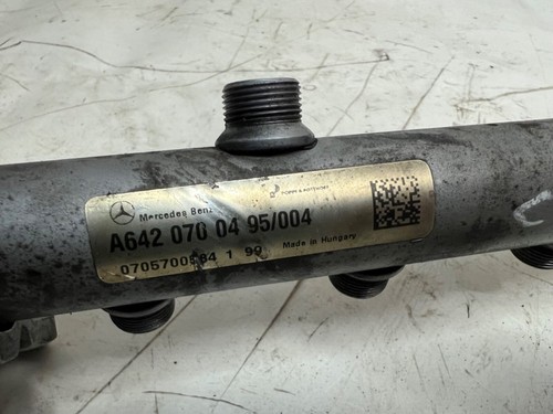 Tubo de distribución inyector mercedes w251 r 320cdi w164 6420700495 - Imagen 3 de 3