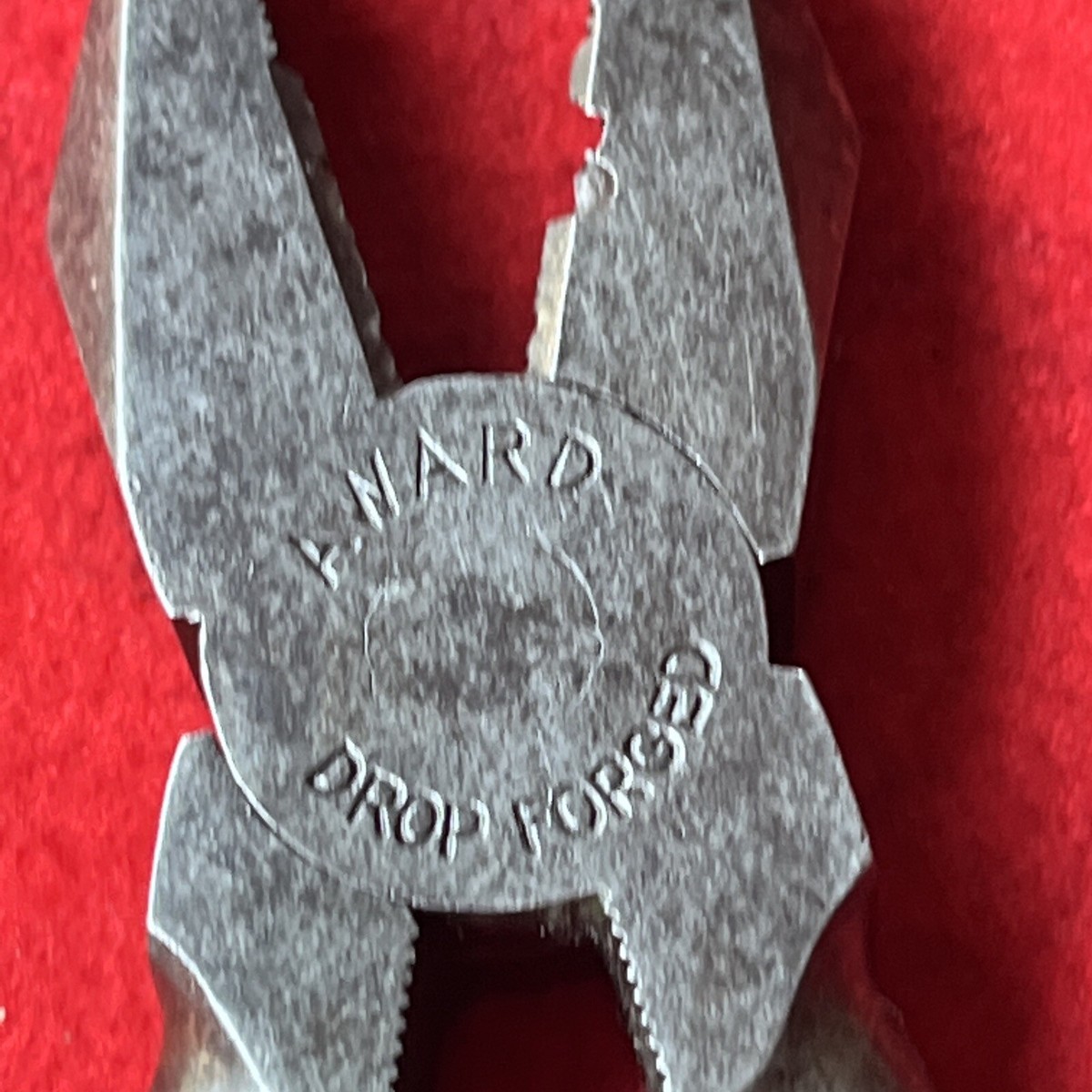 VINTAGE AWARD DROP FORGED LINEMAN'S PLIERS 8 VINTAGE AWARD DROP FORGED LINEMAN'S PLIERS 8