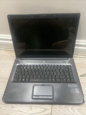 Compaq Presario C700 15,4''-Laptop schwarz   nur eingeschaltet