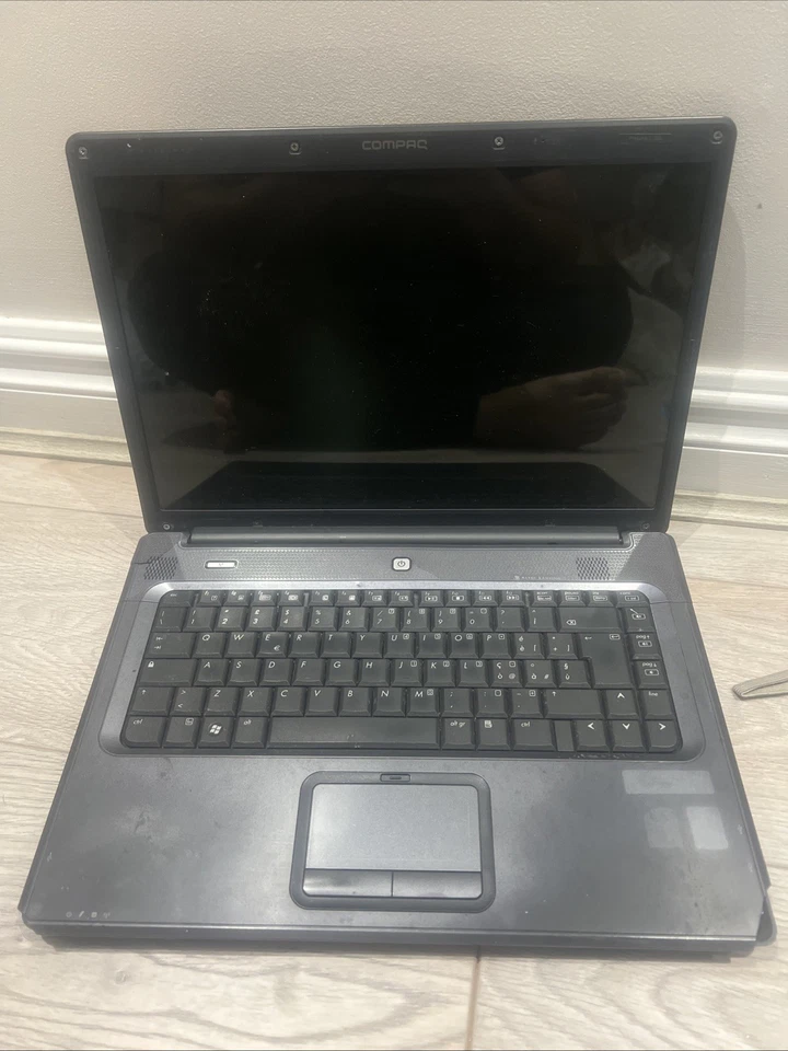 Compaq Presario C700 15.4” Laptop Black – Powers On Only - Image 2 of 4
