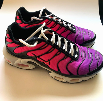 Nike Women's Air Max Plus Running Shoes, 7.5 US, Hyper Pink/ Vivid Purple/ Black
