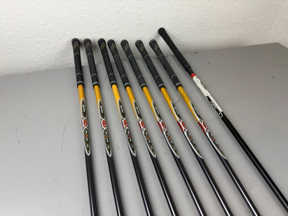 TaylorMade R7 Iron Set 4-PW REAX 65 Graphite Regular Flex R7 10.5 460 Driver - Image 2 of 4