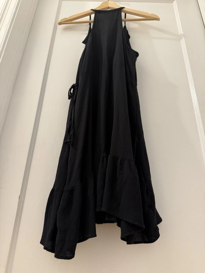 Vestido negro para mujer Mossimo Supply Co. L capas con volantes sin mangas cuello en V Foto 2 de 4