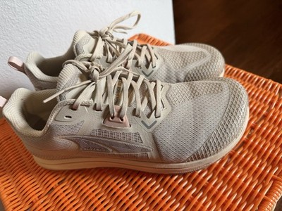 Altra Women Beige Mesh Low Top Lace-Up Athletic Sneaker, Solid