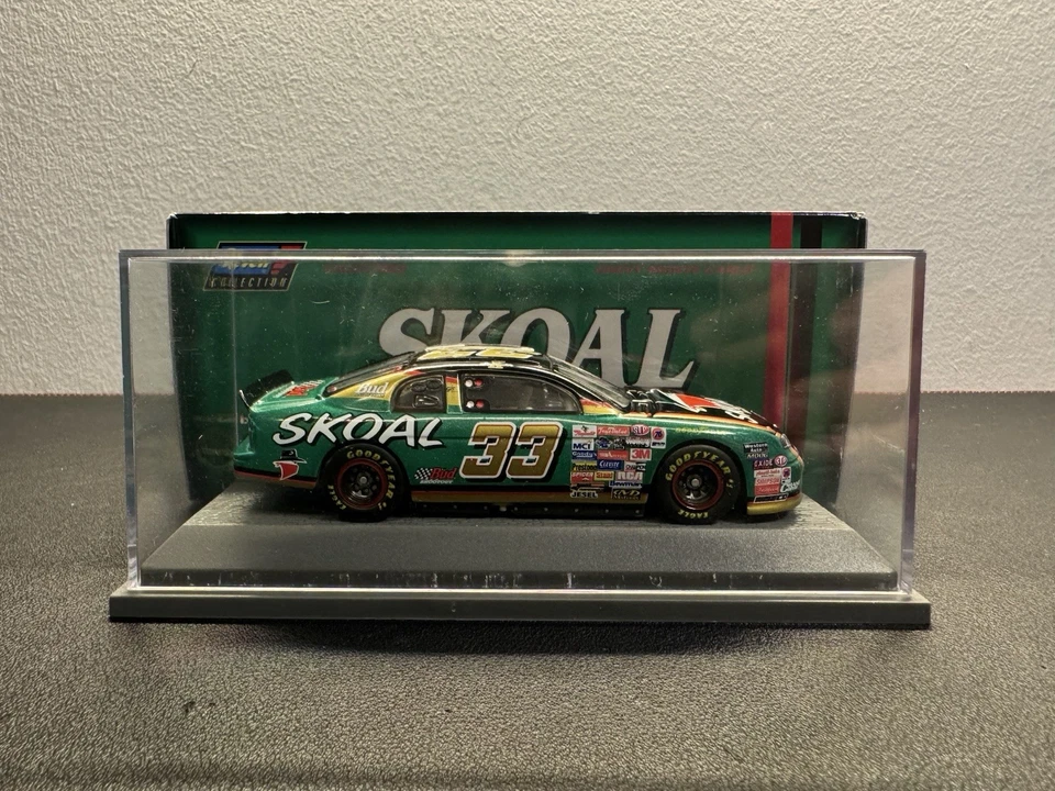 1998 Revel #33 Skoal Bud Shootout 1:43 Ken Schrader - Image 3 of 4