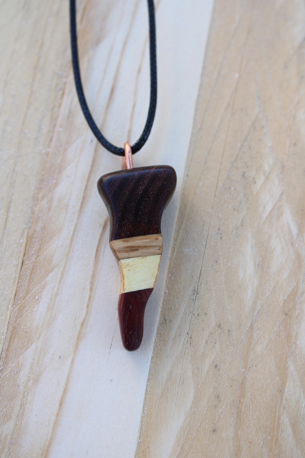 Pendentif ARION bois massif collier artisanal homme femme fait main KOALA-SHOP
