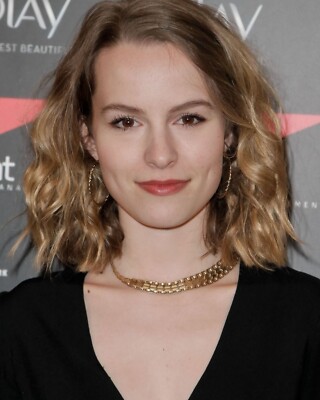 BRIDGIT MENDLER 8x10 PHOTO *