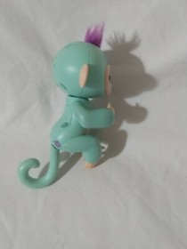 WowWee Kiki Fingerlings Glitter Monkey Interactive Baby Pet Turquoise