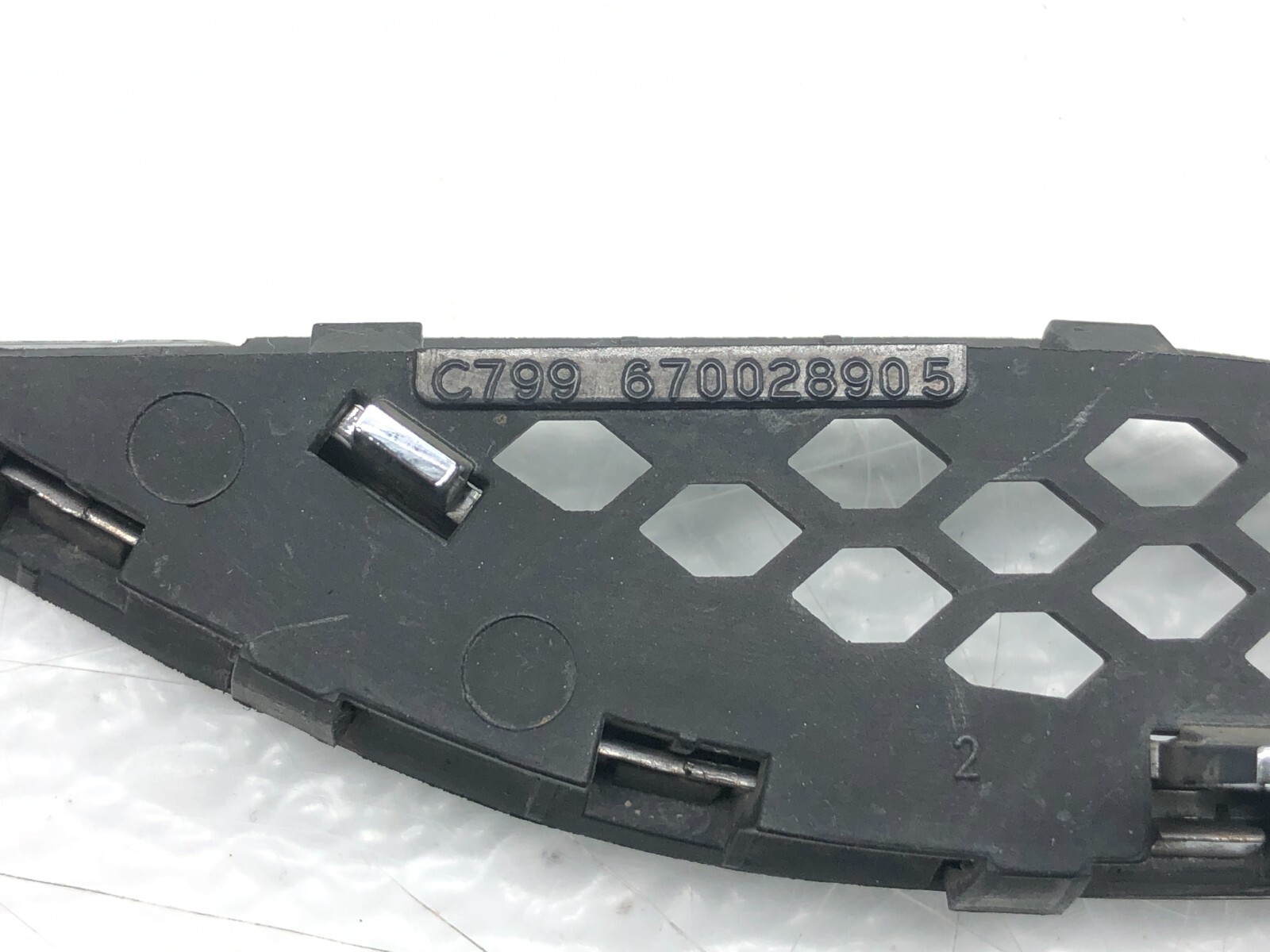 2014-2019 MASERATI GHIBLI S RIGHT PASSENGER FRONT FENDER VENT GRILL TRIM X3 OEM.