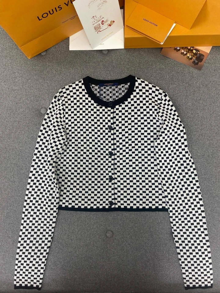 Suéter cárdigan tejido Damier LOUIS VUITTON para mujer talla L negro blanco Foto 2 de 4