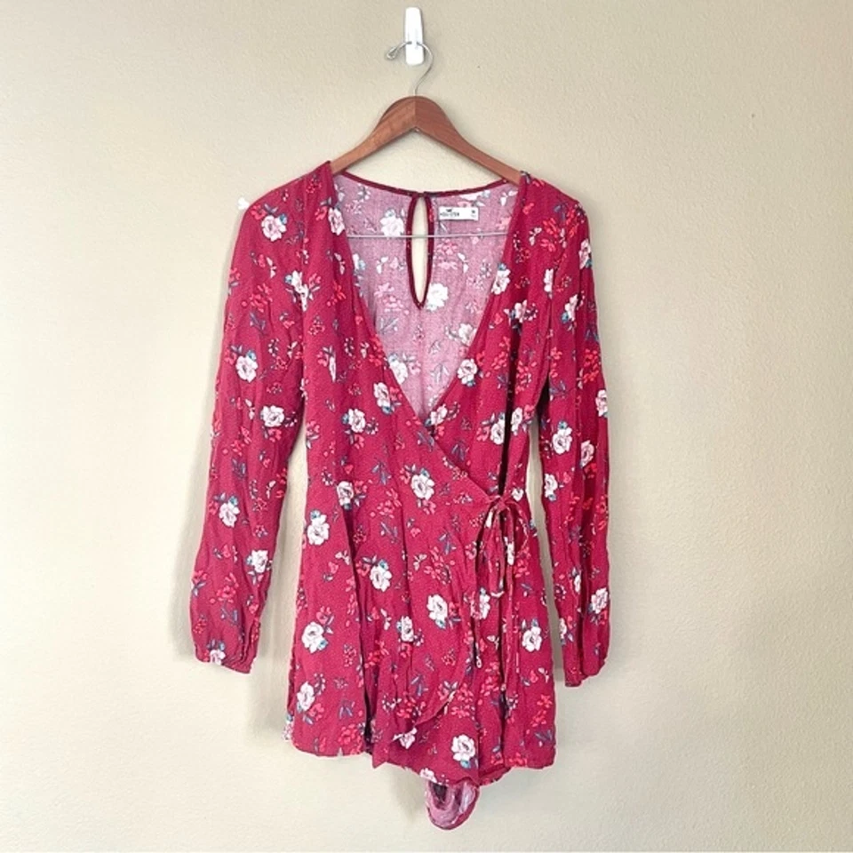 Hollister Floral Faux Wrap Romper Red Size Medium Long Sleeve V Neck Girly - Image 2 of 4