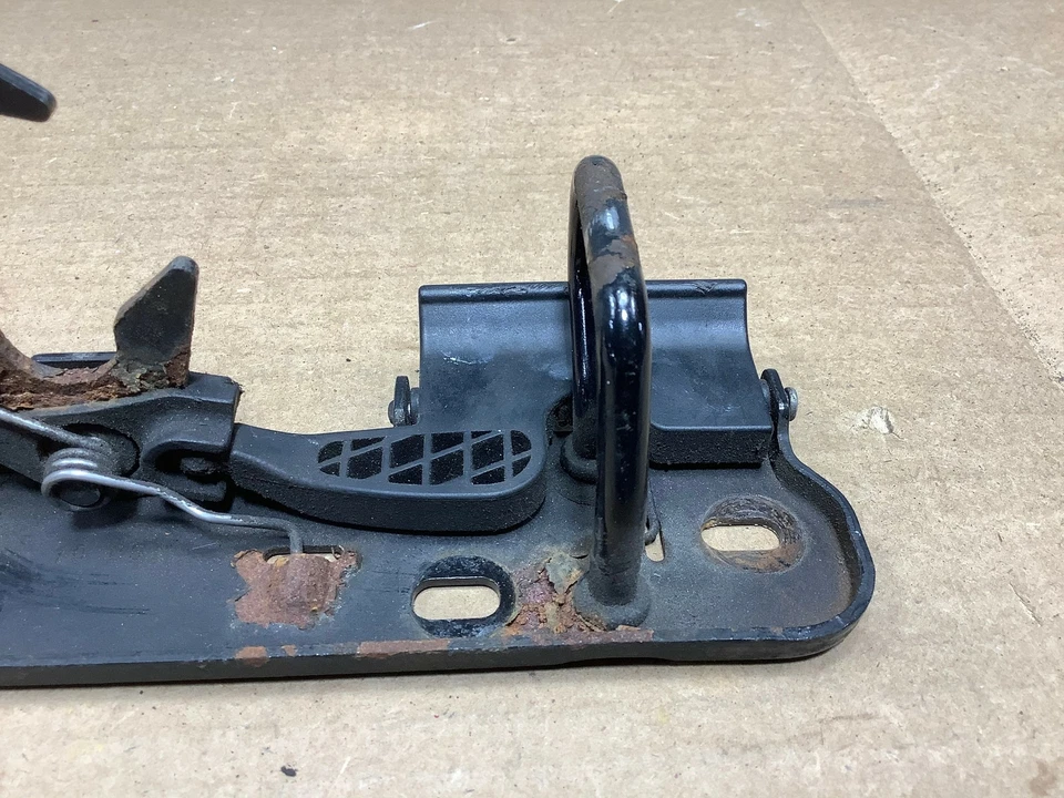 Volkswagen Rabbit 2007 capó delantero bloqueo de seguridad cierre captura OEM+ Foto 3 de 4