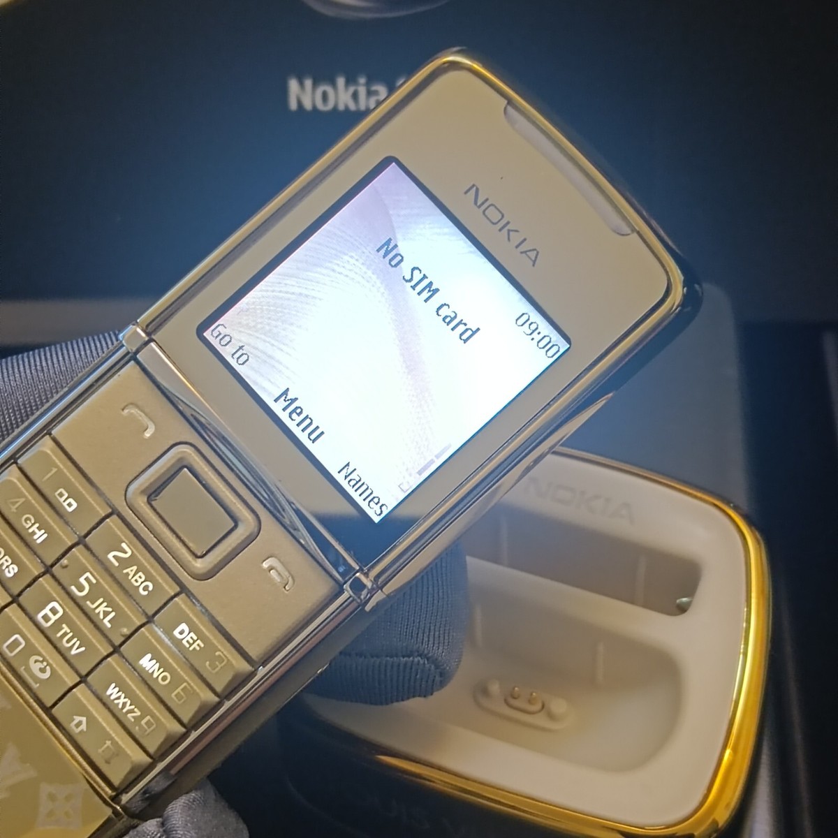 ノキアNOKIA　スライド式プレミアム携帯『8800 Sirocco Gold』 ノキアNOKIA スライド式プレミアム携帯『8800 Sirocco Gold』