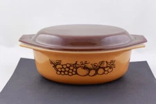 VINTAGE PYREX OLD ORCHARD 1 1/2 QT OVENWARE OVAL CASSEROLE DISH - W/ BROWN LID