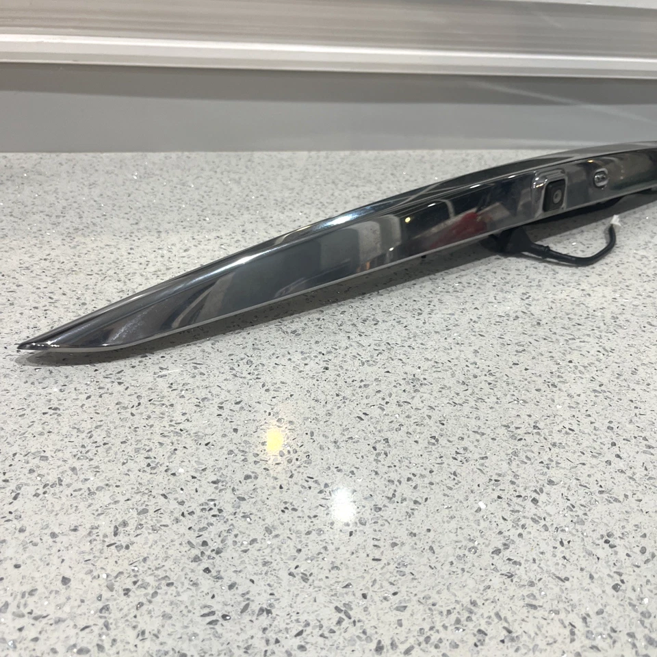 2008-2013 Infiniti G25 G35x G37x Sedan porta-malas cromado spoiler 84810-JK660 com câmera - Imagem 3 de 4