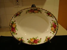 ROYAL ALBERT "OLD COUNTRY ROSES  9" FTD OVAL, BAKER/OPEN VEG