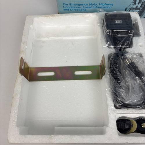Realistic TRC-418 40 Channel 2-Way CB Radio in Box New Vintage Bracket Silver - Picture 5 of 8