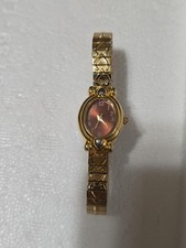 Vintage Ladies Quartz Wristwatch Classic Flex Band w Heart Designs Decade