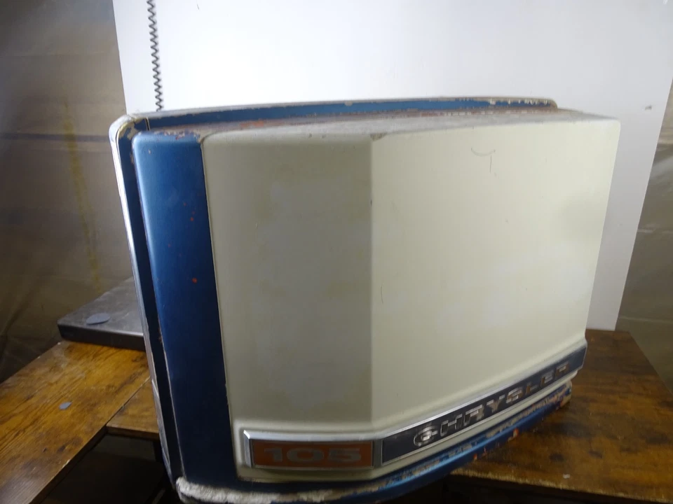 FA489944 FA552944 100-820627A1 1976 CHRYSLER 105HP OUTBOARD HOOD COWL COVER USED - Image 4 of 4