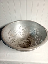 VINTAGE HALCOWARE COLANDER ALUMINUM NO FEET NO HANDLES # 1607 A JAPAN