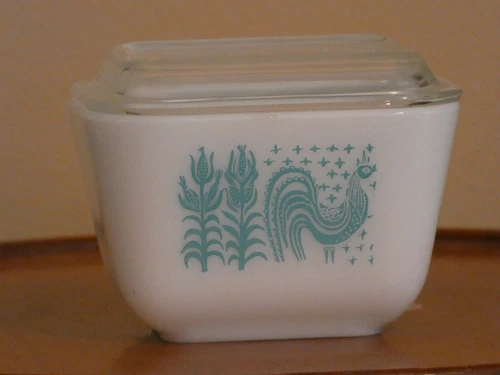 VINTAGE PYREX AMISH BUTTERPRINT/ ROOSTER 501 REFRIGERATOR DISH W/ RIBBED LID