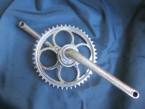 VINTAGE SCHWINN CRANKSET w/CUPS BEARINGS CONES LOCK WASHER NUTS 46T - Picture 2 of 4