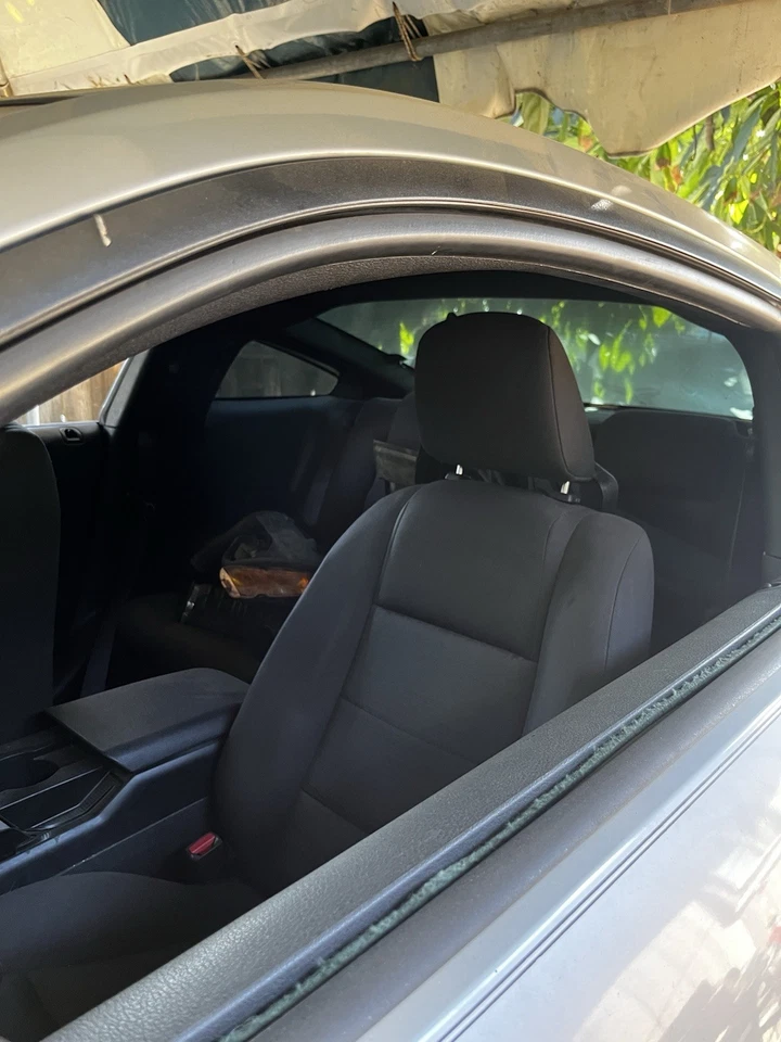 Ford Mustang 2005-2006 cupé cinturón de seguridad pasajero delantero derecho retractor negro OEM Foto 2 de 3