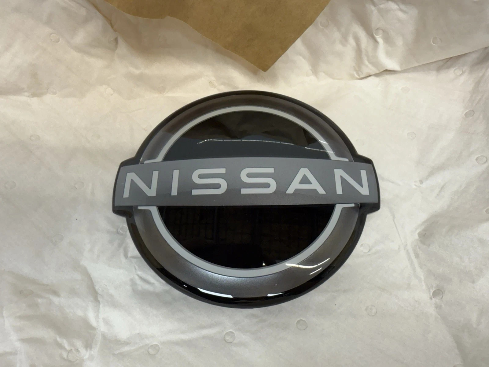 Nisan Rogue 2022 -2023 Front Grille Emblem Logo 62890-6RM0A For ACC New Style🔥